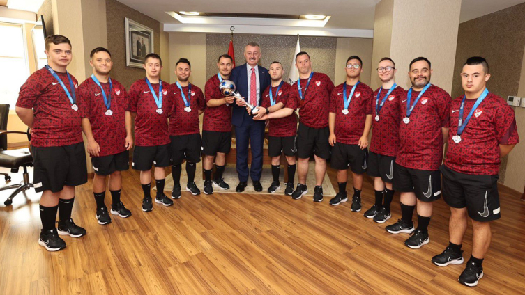 Şampiyon Futsal Milli Takımı'ndan Başkan Büyükakın'a ziyaret